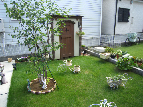 埼玉県坂戸市 カンナキュートへと続くレンガ調の小道がカワイイお庭 施工アルバム お庭と外構の施工例 埼玉県坂戸市のビズガーデニング