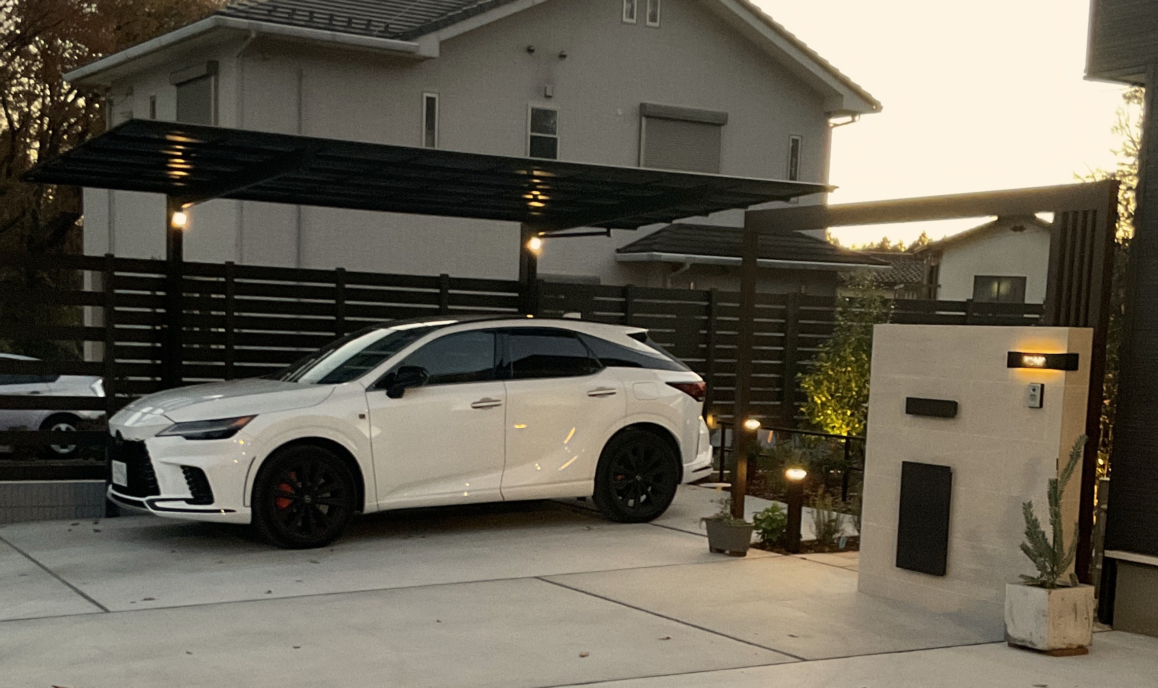 カーポートにもライトを設置