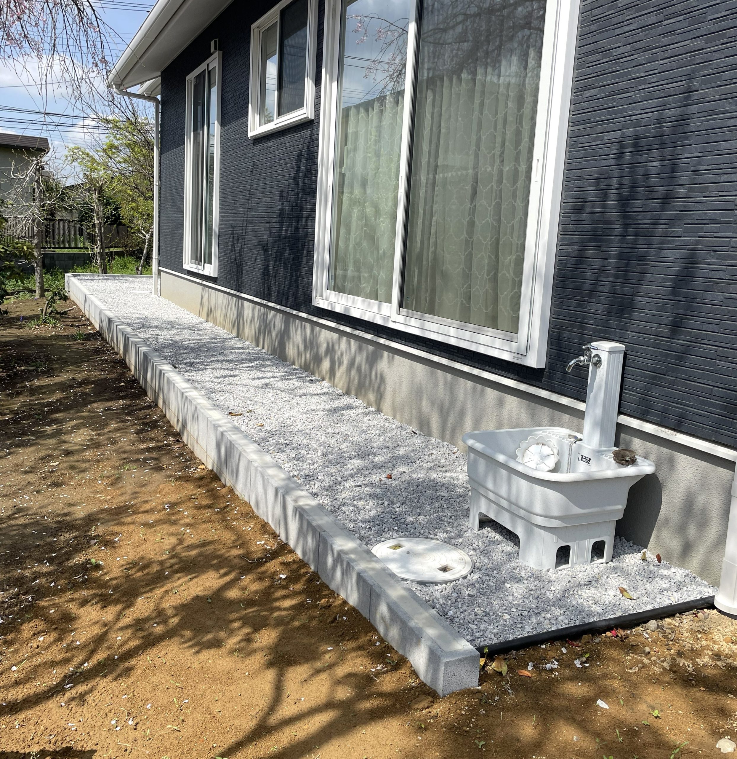 本来の高さになった家まわりのお庭の様子